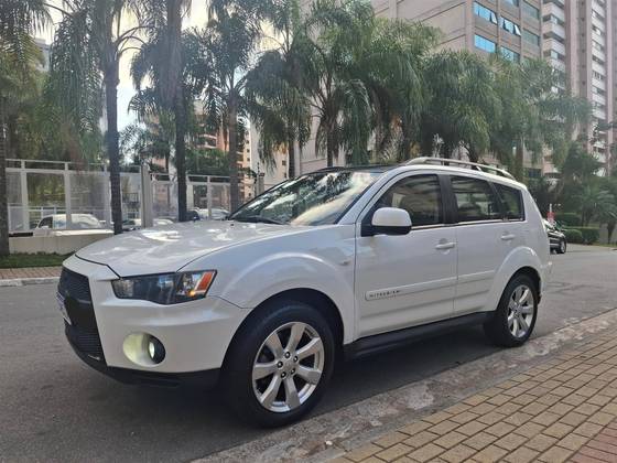 MITSUBISHI OUTLANDER 3.0 GT 4X4 V6 24V GASOLINA 4P AUTOMÁTICO MITSUBISHI OUTLANDER 3.0 GT 4X4 V6 24V GASOLINA 4P AUTOMÁTICO